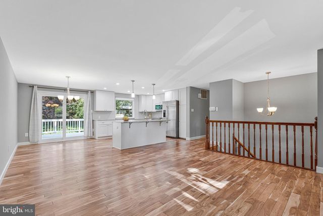 1105 CLARKE ST, Herndon, VA 20170