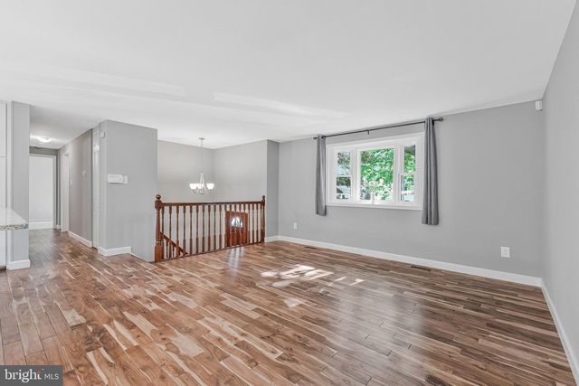 1105 CLARKE ST, Herndon, VA 20170