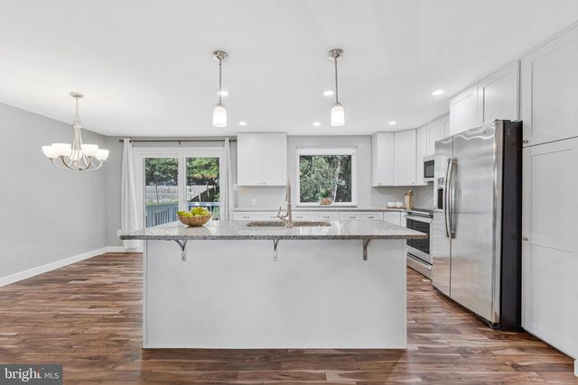 1105 CLARKE ST, Herndon, VA 20170
