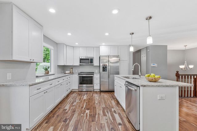 1105 CLARKE ST, Herndon, VA 20170