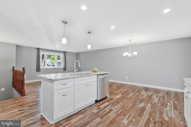 1105 CLARKE ST, Herndon, VA 20170