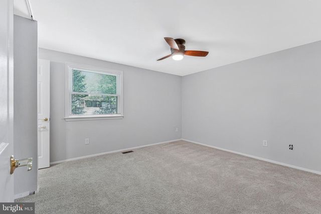 1105 CLARKE ST, Herndon, VA 20170