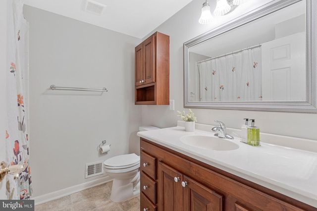 1105 CLARKE ST, Herndon, VA 20170