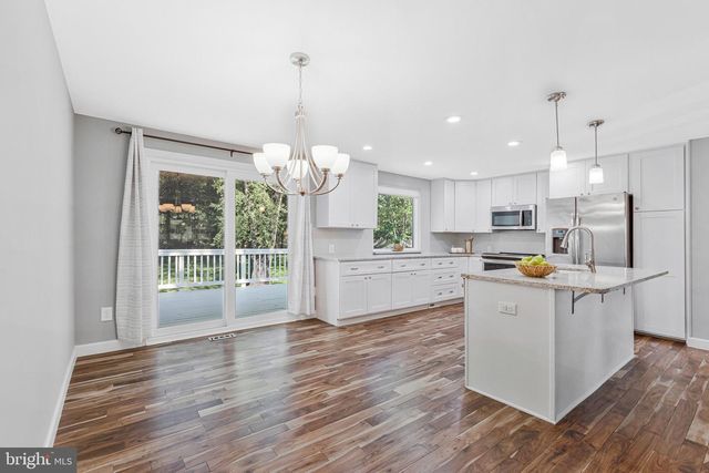 1105 CLARKE ST, Herndon, VA 20170