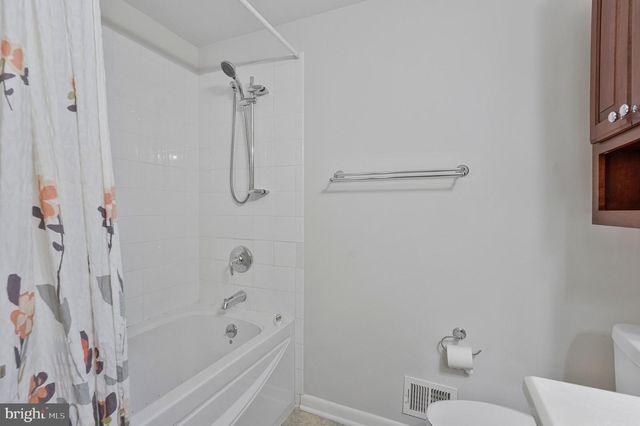 1105 CLARKE ST, Herndon, VA 20170