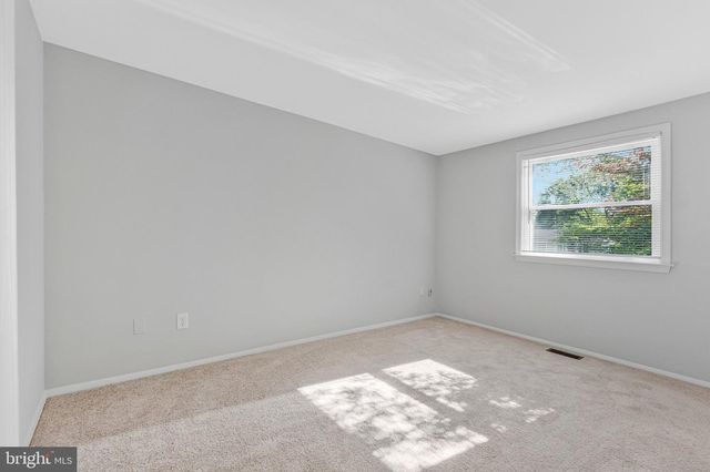 1105 CLARKE ST, Herndon, VA 20170