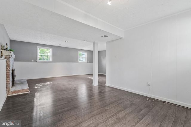 1105 CLARKE ST, Herndon, VA 20170