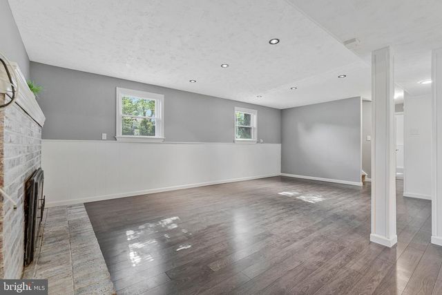 1105 CLARKE ST, Herndon, VA 20170