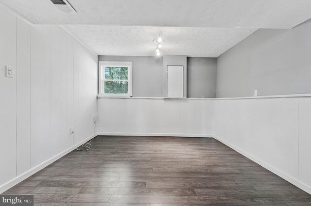 1105 CLARKE ST, Herndon, VA 20170