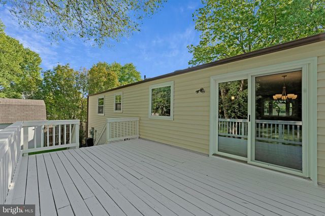 1105 CLARKE ST, Herndon, VA 20170