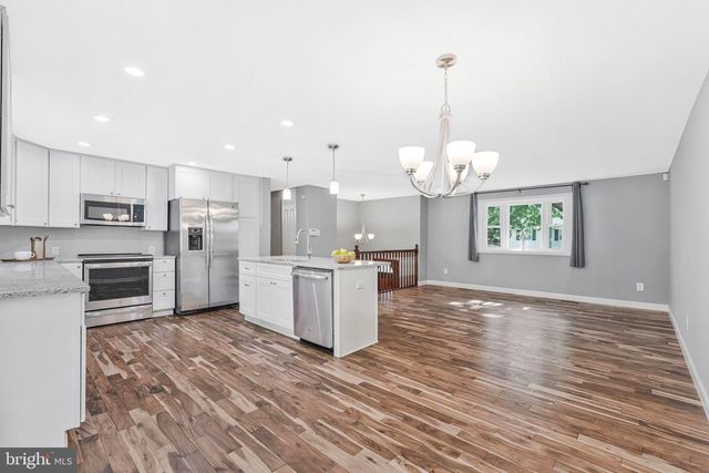 1105 CLARKE ST, Herndon, VA 20170