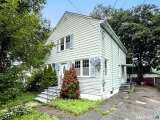 166 Earl Avenue, Bridgeport, CT 06606