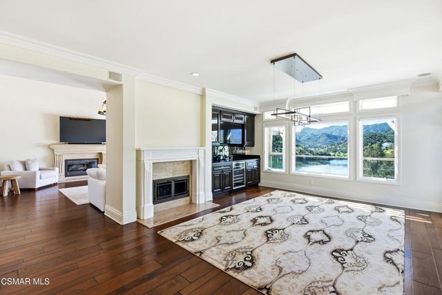 708 Ravensbury Street, Lake Sherwood, CA 91361