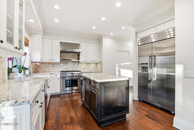 708 Ravensbury Street, Lake Sherwood, CA 91361