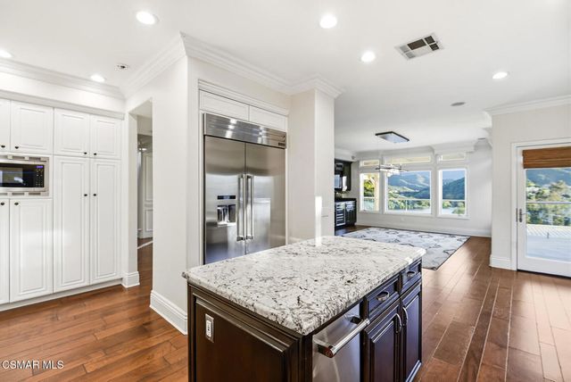 708 Ravensbury Street, Lake Sherwood, CA 91361