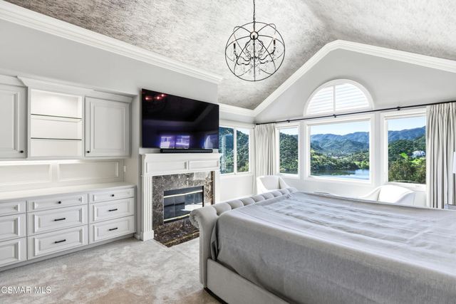 708 Ravensbury Street, Lake Sherwood, CA 91361