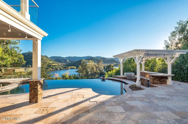 708 Ravensbury Street, Lake Sherwood, CA 91361