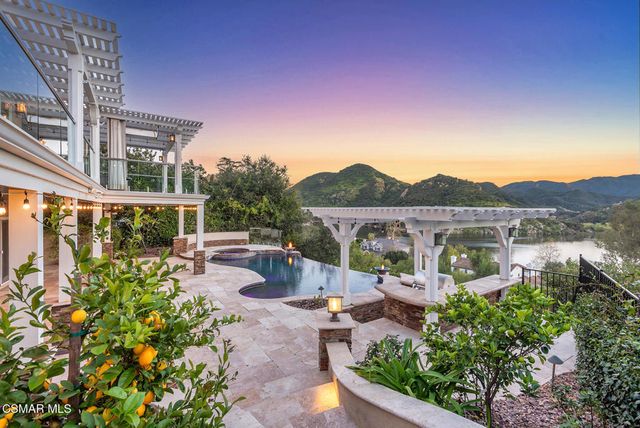 708 Ravensbury Street, Lake Sherwood, CA 91361