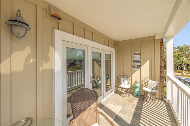 744 Ocean Blvd 202, St Simons Island, GA 31522