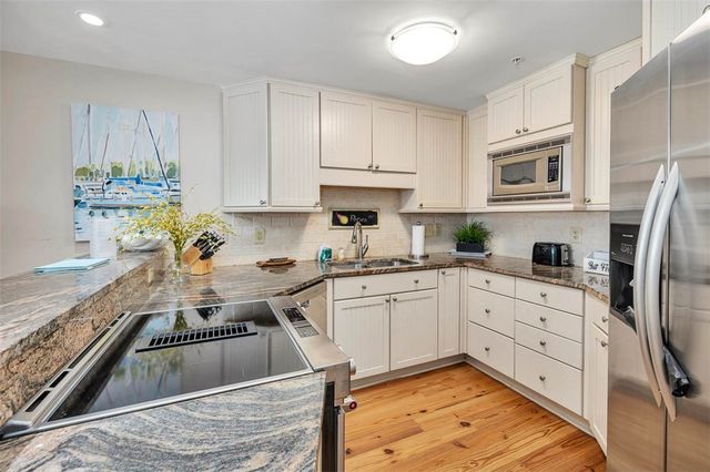 744 Ocean Blvd 202, St Simons Island, GA 31522