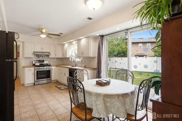 10 George Avenue, Monroe, NJ 08831