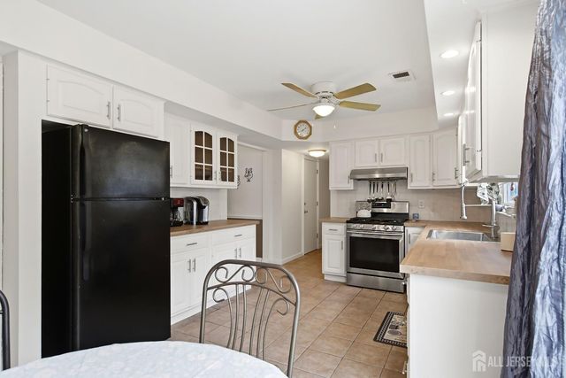 10 George Avenue, Monroe, NJ 08831