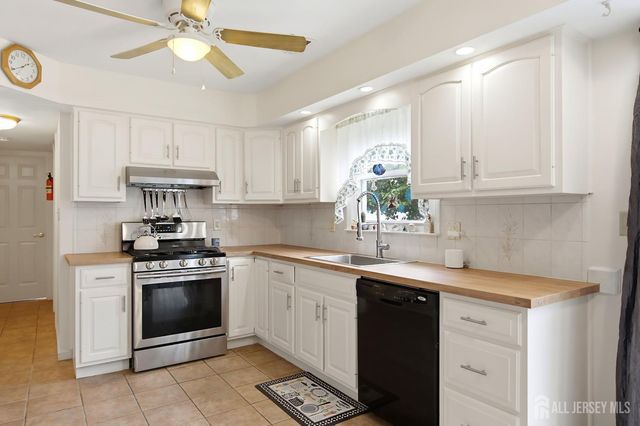 10 George Avenue, Monroe, NJ 08831