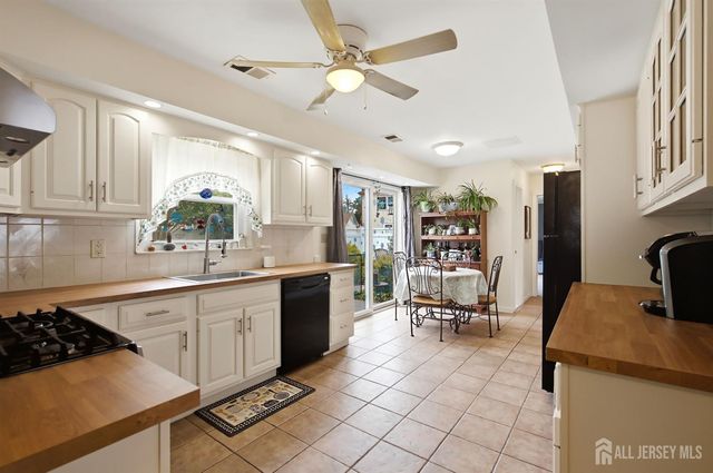 10 George Avenue, Monroe, NJ 08831