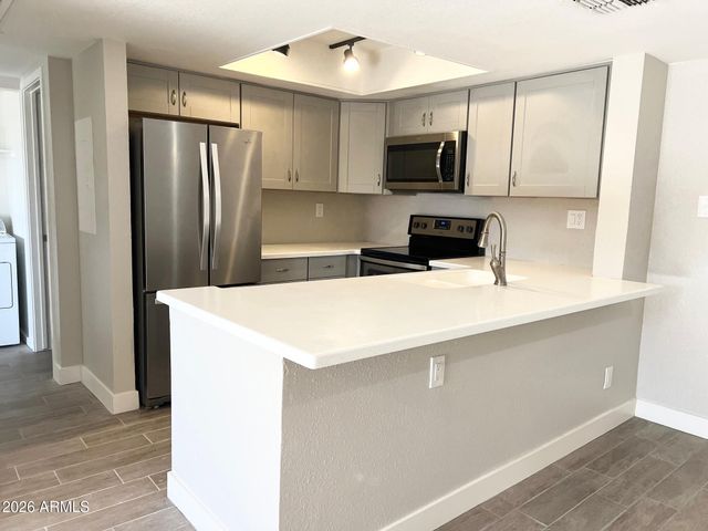 5757 W EUGIE Avenue 2049, Glendale, AZ 85304