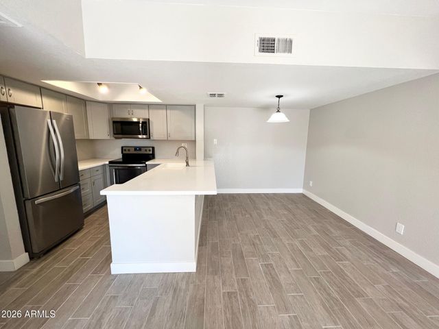 5757 W EUGIE Avenue 2049, Glendale, AZ 85304