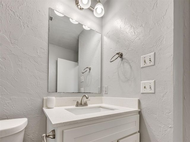 9636 N Hefner Village Boulevard, Oklahoma City, OK 73162
