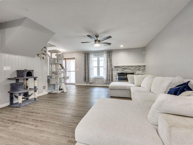 9636 N Hefner Village Boulevard, Oklahoma City, OK 73162