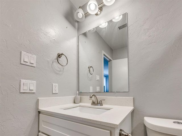 9636 N Hefner Village Boulevard, Oklahoma City, OK 73162