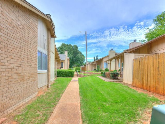 9636 N Hefner Village Boulevard, Oklahoma City, OK 73162