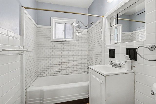 902 W Lapeer Street, Lansing, MI 48915