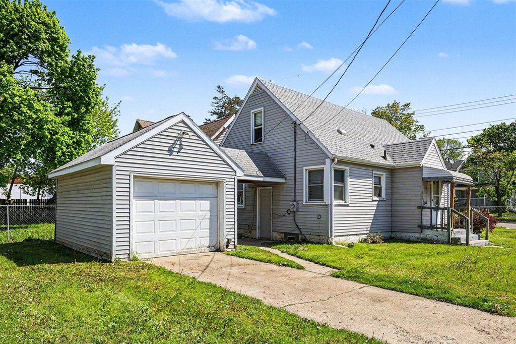 902 W Lapeer Street, Lansing, MI 48915