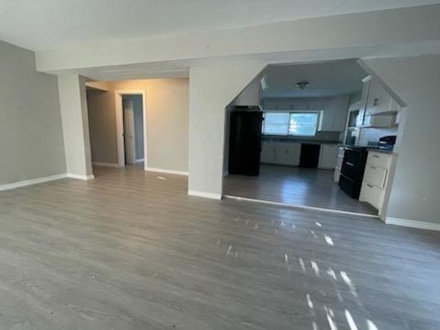 1114 E Pecan Street, Angleton, TX 77515