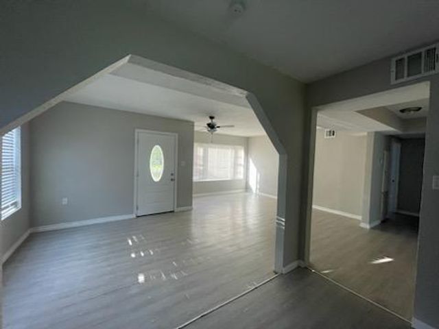 1114 E Pecan Street, Angleton, TX 77515