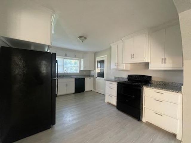 1114 E Pecan Street, Angleton, TX 77515