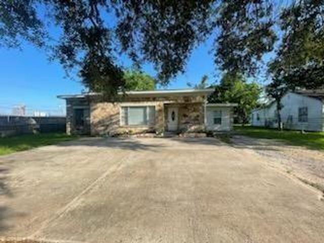 1114 E Pecan Street, Angleton, TX 77515
