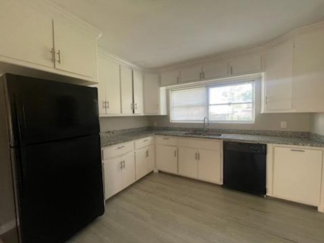 1114 E Pecan Street, Angleton, TX 77515