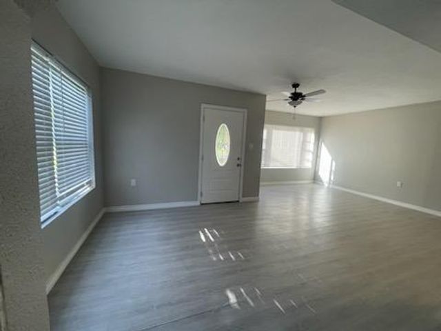 1114 E Pecan Street, Angleton, TX 77515