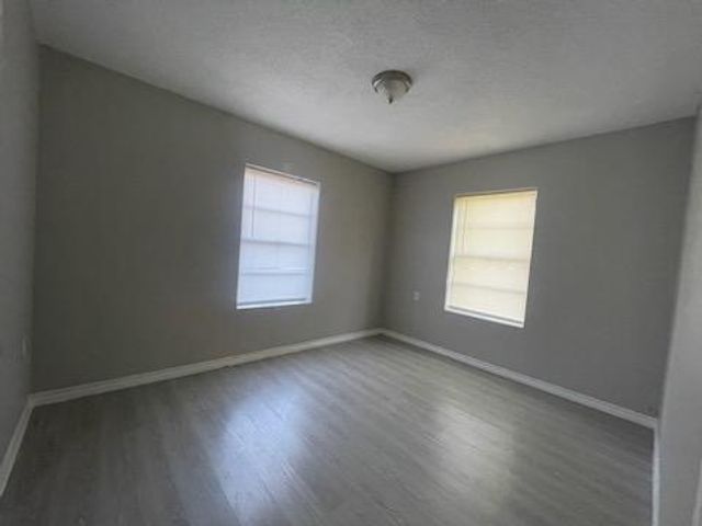 1114 E Pecan Street, Angleton, TX 77515