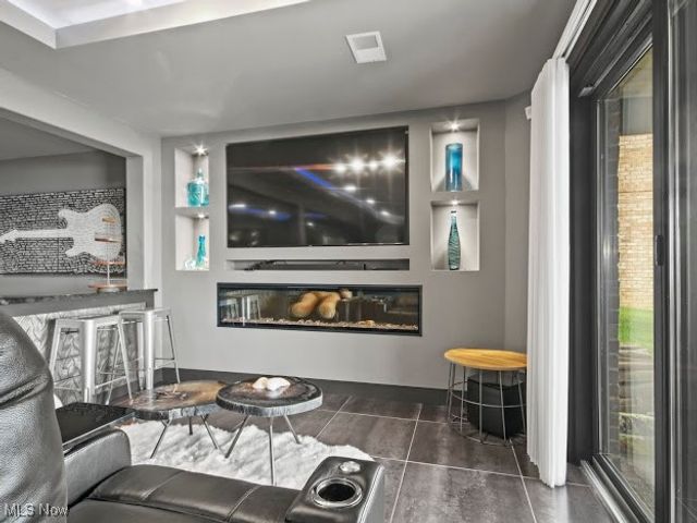 1004 Waters Edge Drive, Columbiana, OH 44408