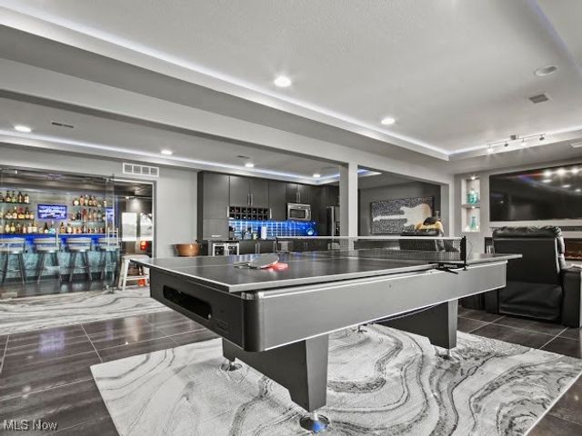 1004 Waters Edge Drive, Columbiana, OH 44408