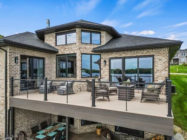 1004 Waters Edge Drive, Columbiana, OH 44408