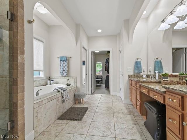 1004 Waters Edge Drive, Columbiana, OH 44408