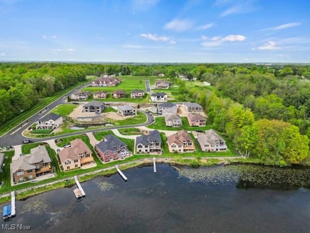 1004 Waters Edge Drive, Columbiana, OH 44408