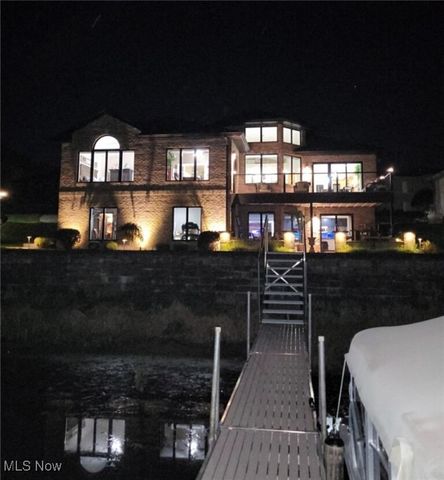 1004 Waters Edge Drive, Columbiana, OH 44408