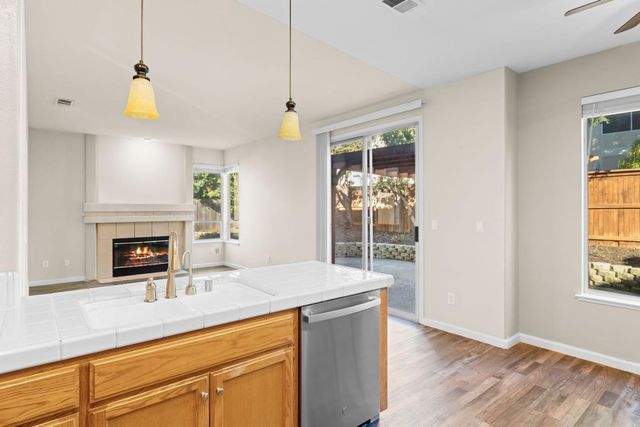 1604 Martinique Dr, Roseville, CA 95661